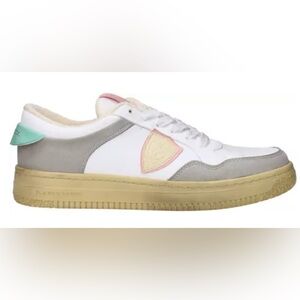 Stylish White and Gray Sneakers with Pastel Accents